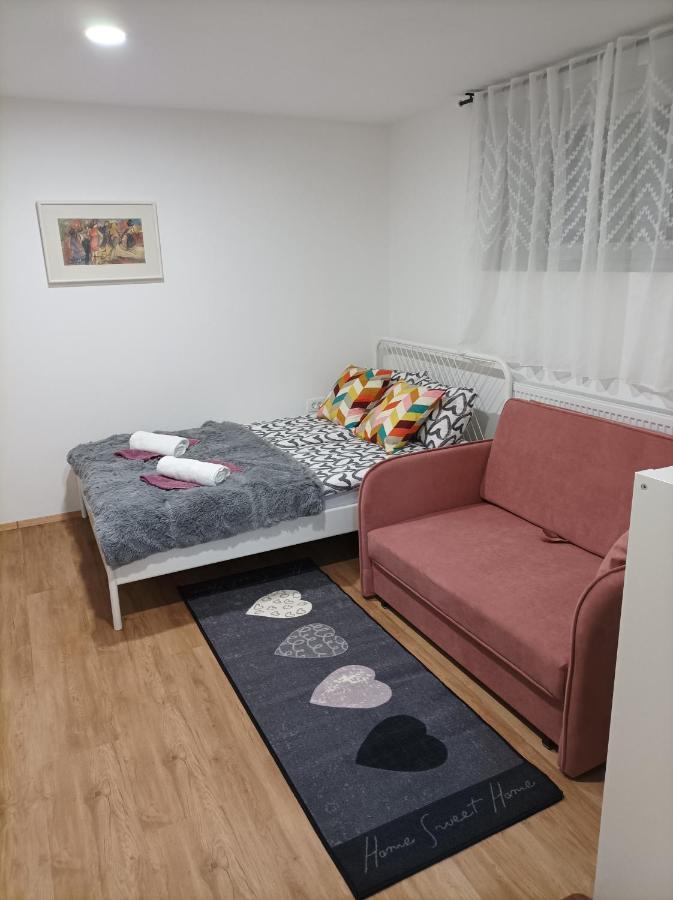 Apartma Juli Zirovnica Exterior photo